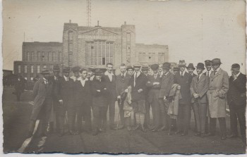 AK Foto Nauen an der Havel Gruppenfoto vor Sendestation Telefunken Drahtloser Übersee Verkehr 1930