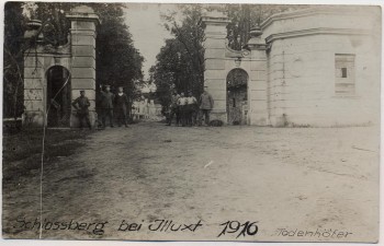 VERKAUFT !!!   AK Foto Schlossberg bei Illuxt Ilūkste Todenhöfer mit Soldaten 1. WK Lettland 1916 RAR