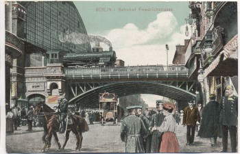 VERKAUFT !!!   AK Berlin Bahnhof Friedrichstrasse mit Zug Menschen Pferde 1910