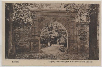 AK Husum Eingang zum Schloßgarten mit Theodor Storm-Denkmal Kinder 1920