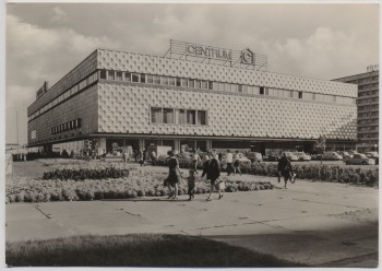 VERKAUFT !!!   AK Foto Hoyerswerda Neustadt CENTRUM Warenhaus mit Menschen 1975