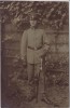 AK Foto Soldat mit Säbel Handschuhe Schirmmütze 1.WK 1915