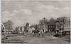 AK Foto Husum Nordsee Markt Brunnen viele Autos 1960