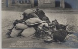 VERKAUFT !!!   AK Foto Original Aufnahme vom feindlichen Kriegsschauplatz Im Kampf um Alost belgische Straßen-Verteidigung Soldaten mit Gewehr 1. WK Verlag Gustav Liersch 1915